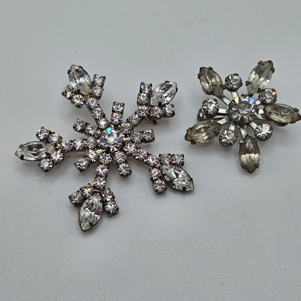 VINTAGE Rhinestone Silver Tone Snowflake Brooch Pin Set of Two Winter